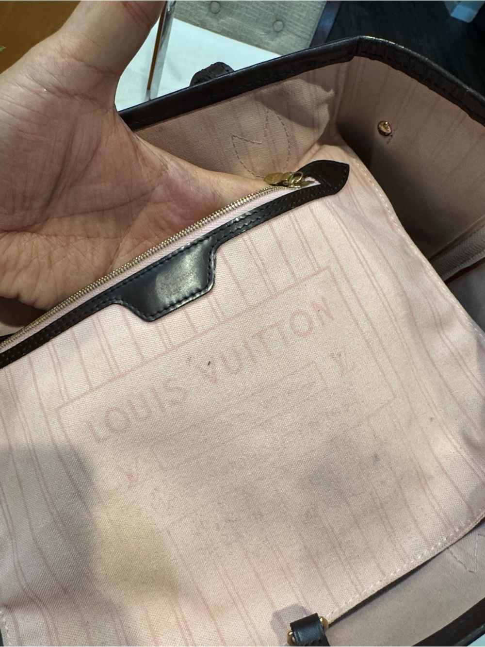 Authentic Louis Vuitton Damier Ebene Neverfull MM with Pouch - Picture 12 of 16